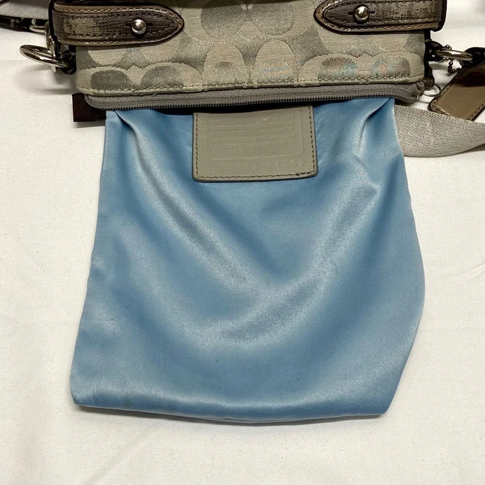 Coach Collette Signature Swingpack 47752 Grey Shimmer Rare Authentic Crossbody